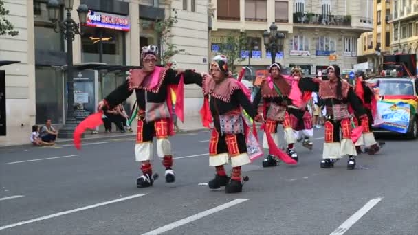 Боливийский парад на карнавале в Валенсии 4 — стоковое видео