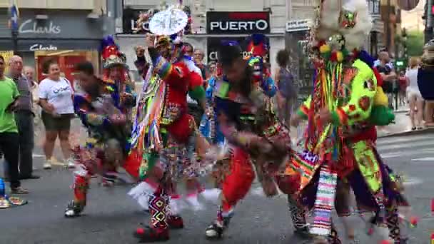 Bolivian carnival street parade in Valencia 8 — Stock Video