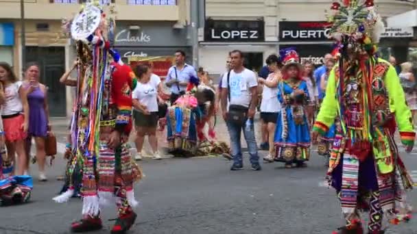 Carnaval boliviano desfile de rua em Valência 9 — Vídeo de Stock