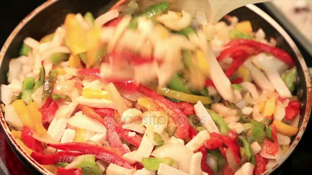 Nachos kochen in einer Pfanne 3 — Stockvideo