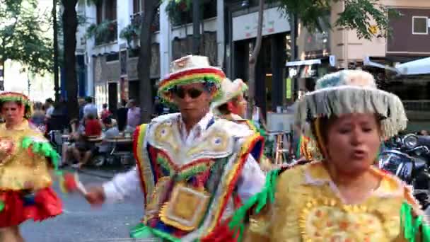 Bolivian carnaval in Valencia 3 — Stock Video