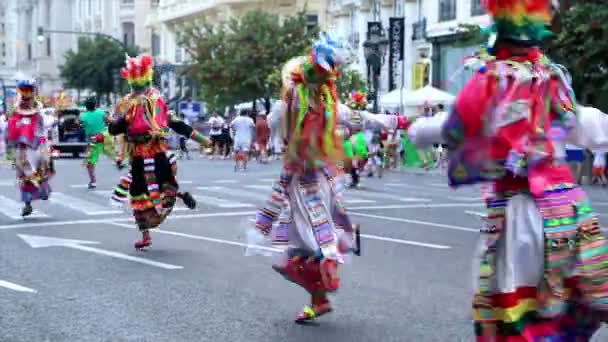 Bolivian carnaval in Valencia 12 — Stock Video