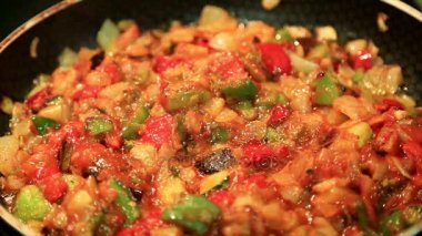 Farklı tipteki 3 pişirme sebze yemek