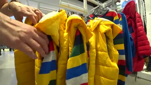 Female hands choosing clothes in a department store — Stock Video