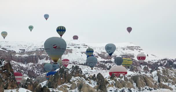 Vue sur la Cappadoce avec ballon à air chaud en hiver 5 — Video