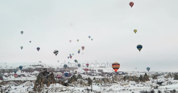 Capadócia vista com balão de ar quente no inverno 10 — Vídeo de Stock