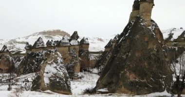 Kapadokya'da güzel jeolojik oluşumlar, kış