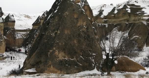 Красиві геологічних утворень у Каппадокії в зимовий 7 — стокове відео