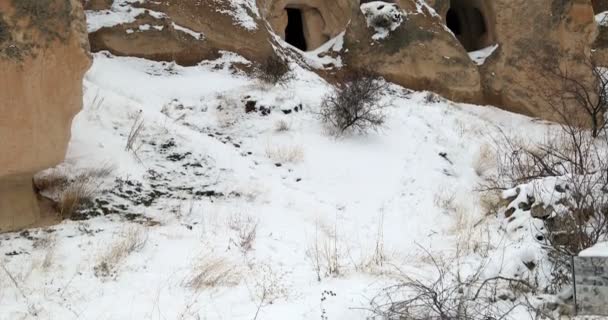 Hermosas formaciones geológicas en Capadocia en invierno 11 — Vídeo de stock