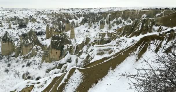 Paisaje nevado de montaña en Capadocia Turquía 2 — Vídeo de stock