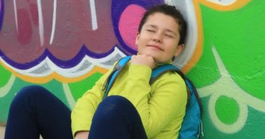 Mutlu genç çocuk hayal