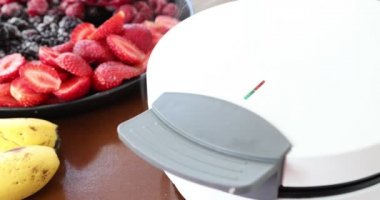 Elektrikli Waffle makinesinde Ev Yapımı Lezzetli Waffle yapmak