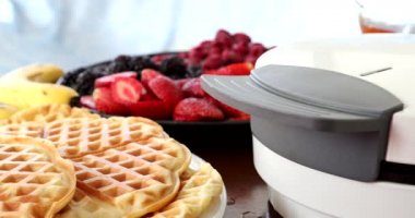 Elektrikli Waffle makinesinde Ev Yapımı Lezzetli Waffle yapmak