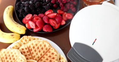 Elektrikli Waffle makinesinde Ev Yapımı Lezzetli Waffle yapmak