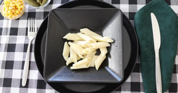 Pasta Saborosa Penne Com Molho Tomate Bolonhesa — Vídeo de Stock