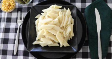 Bolonez Domates soslu Lezzetli Makarna Penne.,