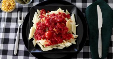 Bolonez Domates soslu Lezzetli Makarna Penne.,