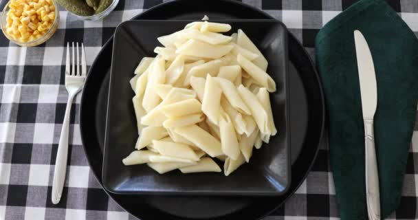 Pasta Bolognese Svart Platta — Stockvideo
