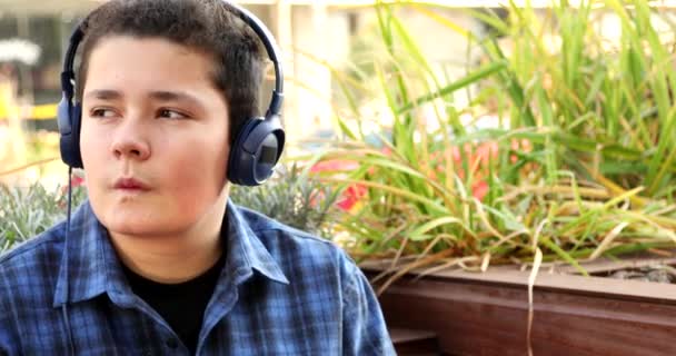 Portrait Young Handsome Caucasian Teenage Boy Listening Music Streets Outdoors — Stok Video