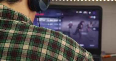 Oyuncu Bilgisayar Oyunu Arka Görünümü Oynuyor