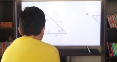 Evde Televizyonu Olan Öğrenciler İçin Uzaklık Eğitimi