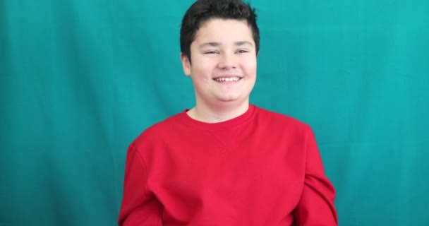 Portrait Caucasian Handsome Young Boy Pointing Laughing Gainst Chroma Key — Stock Video