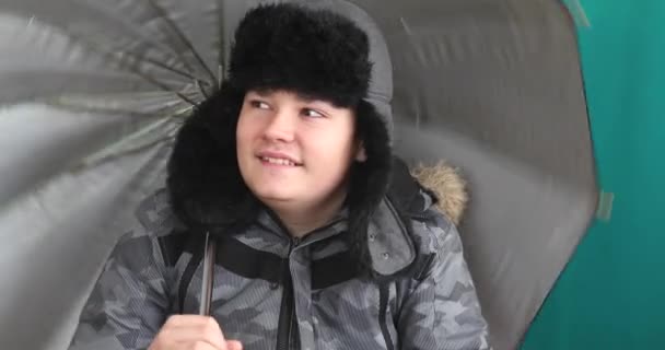 Winter Portrait Young Boy Warm Clothing Umbrella Chroma Key Green — Stock Video