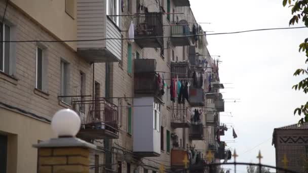 Apartment house. Dormitory. Drying laundry on balconies. — Stock Video