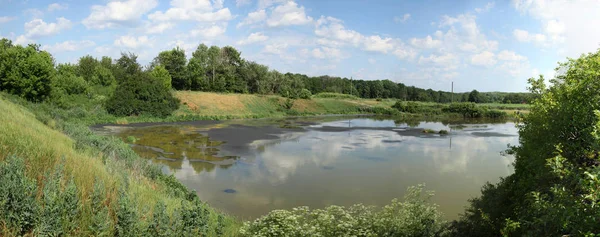 Kanalizasyon kurutma için Lake. Kirli atık su kanalizasyon tesisi. Dışkı boşaltmak. 