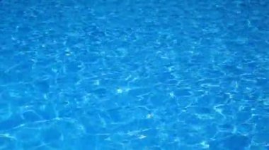 Muhteşem kristal mavi su. Su ve güzel parlak renk. 