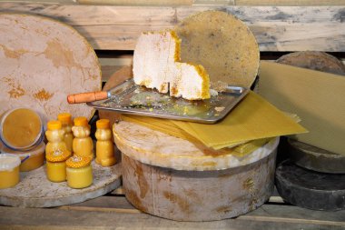 Arıcılık. Geçim arı ürünleri. Balmumu, petek, bal, polen, propolis. Arıcılık ürünleri.