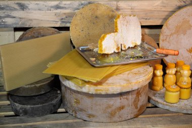 Arıcılık. Geçim arı ürünleri. Balmumu, petek, bal, polen, propolis. Arıcılık ürünleri.