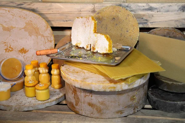 Arıcılık. Geçim arı ürünleri. Balmumu, petek, bal, polen, propolis. Arıcılık ürünleri.