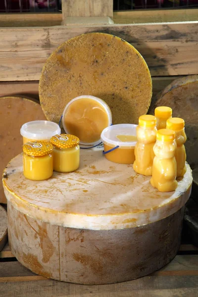 Arıcılık. Geçim arı ürünleri. Balmumu, petek, bal, polen, propolis. Arıcılık ürünleri.