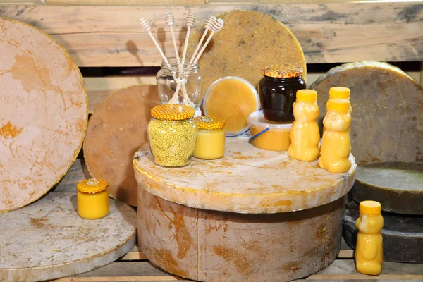 Arıcılık. Geçim arı ürünleri. Balmumu, petek, bal, polen, propolis. Arıcılık ürünleri.