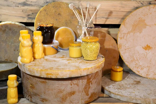 Arıcılık. Geçim arı ürünleri. Balmumu, petek, bal, polen, propolis. Arıcılık ürünleri.