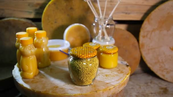 Bijenteelt Producten Van Levensonderhoud Van Bijen Bijenwas Honingraat Honing Stuifmeel — Stockvideo
