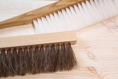 Arıcılık fırça. Çeşitli arıcılık ekipmanları.