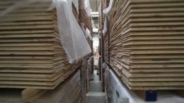 Endüstriyel donatım laminat imalatı için. Mobilya fabrika üretim hattı. Lamine parke. Fabrika laminat imalatı için.