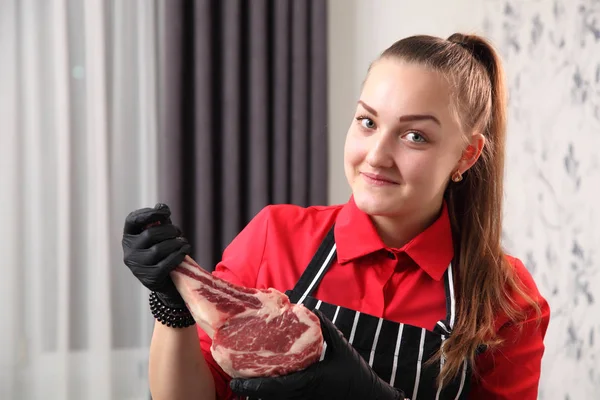 Vinnitsa Ukraine November 2019 Girl Waitresses Steaks Raw Fresh Meat — Stock Photo, Image