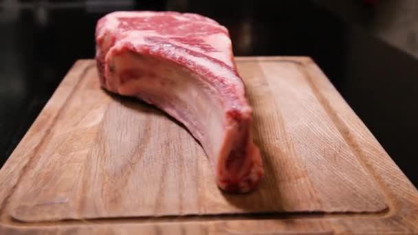 Surowe Świeże Mięso Ribeye Steak Mięso Stek Stek Wołowy Surowe — Wideo stockowe