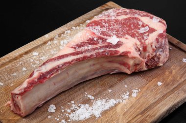 Çiğ et, Ribeye bifteği, Tomahawk. Biftek için et. Biftek. Çiğ et. 