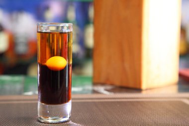 Joker kahvaltı kokteyli. Joker 'in kahvaltısını barda içtim. Alkolik iğnesi.