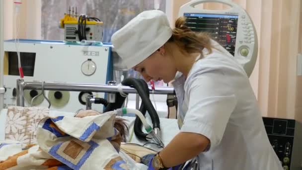 Mogilev Podilsky Ucrânia Janeiro 2020 Hemodiálise Paciente Faz Hemodiálise Clínica — Vídeo de Stock
