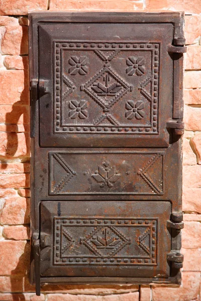 Kute Elazne Drzwi Pieca Narodowym Ukrai Skim Ornamentem Żelazne Drzwi — Zdjęcie stockowe
