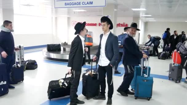 Vinnytsia Ucrânia Março 2020 Hasidim Chega Aeroporto Ucrânia Para Celebrar — Vídeo de Stock