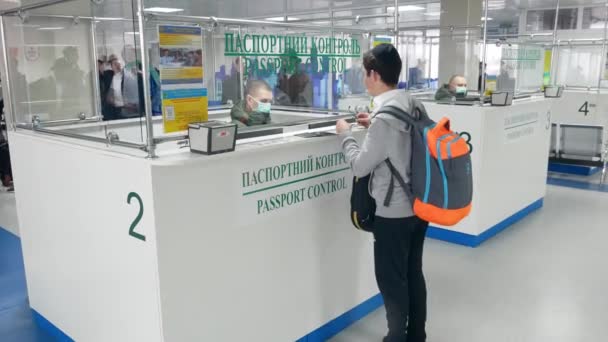 Vinnytsia Ucrânia Março 2020 Hasidim Chega Aeroporto Ucrânia Para Celebrar — Vídeo de Stock