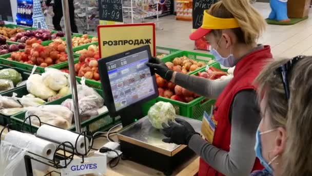 Vinnytsia Ukraine Nisan 2020 Bir Süpermarkette Coronavirüs Önleme Coronavirus Salgınının — Stok video