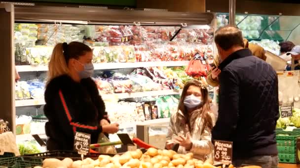 Vinnytsia Ukraine April 2020 Coronavirus Prävention Supermarkt Die Auswirkungen Der — Stockvideo