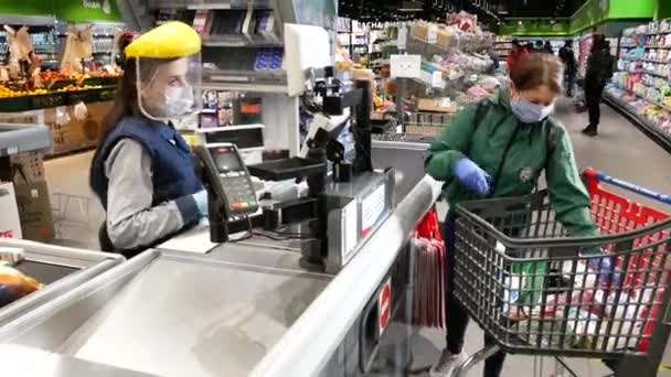 Vinnytsia Ukraine April 2020 Coronavirus Prävention Supermarkt Die Auswirkungen Der — Stockvideo